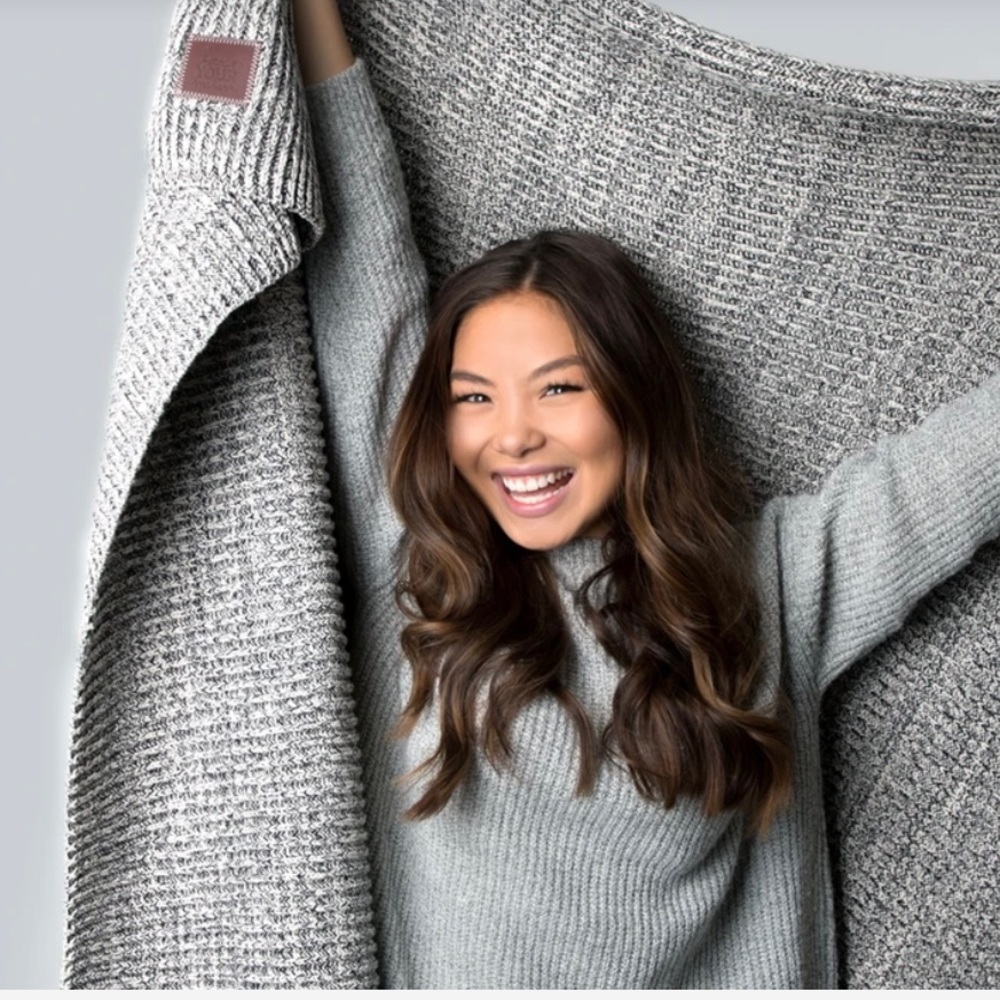 Black Speckled Blanket (It looks like a grey blanket)